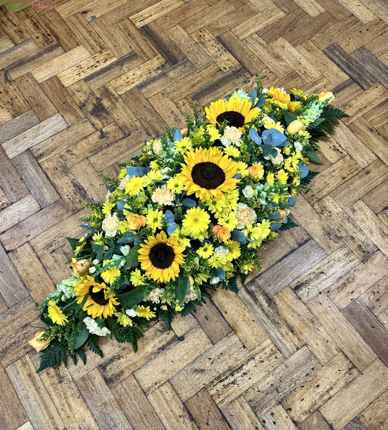 Yellow and white coffin spray