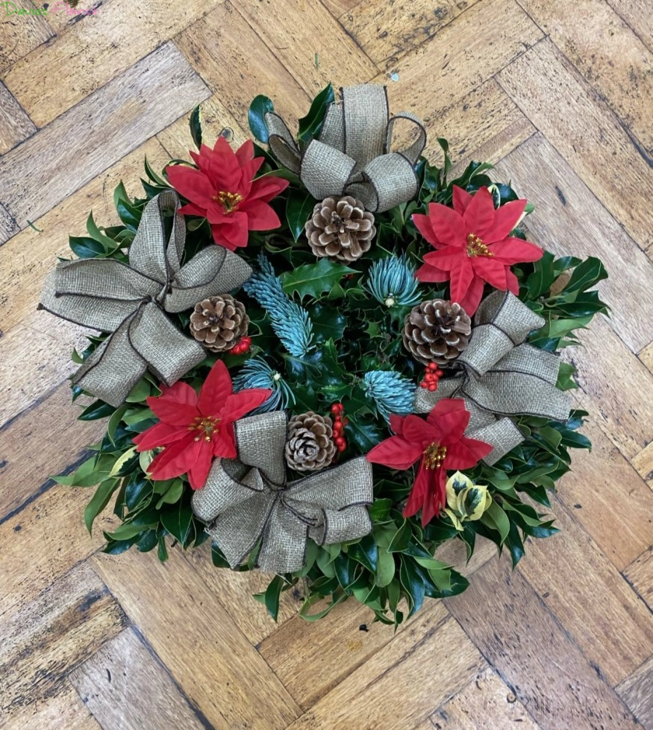 Medium Luxury Holly Wreath